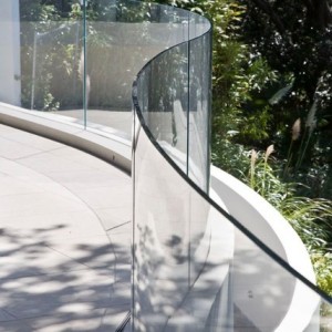 aluminum-base-shoe-glass-railing-demax-staircaseandrailing-img59b1c6c20ad0a579_4-8357-1-737c127