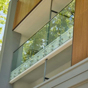 Glass-Pin-Exterior-Balcony